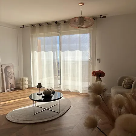 T2 Spacieux Renove, Vue Et Terrasse Apartmán *
