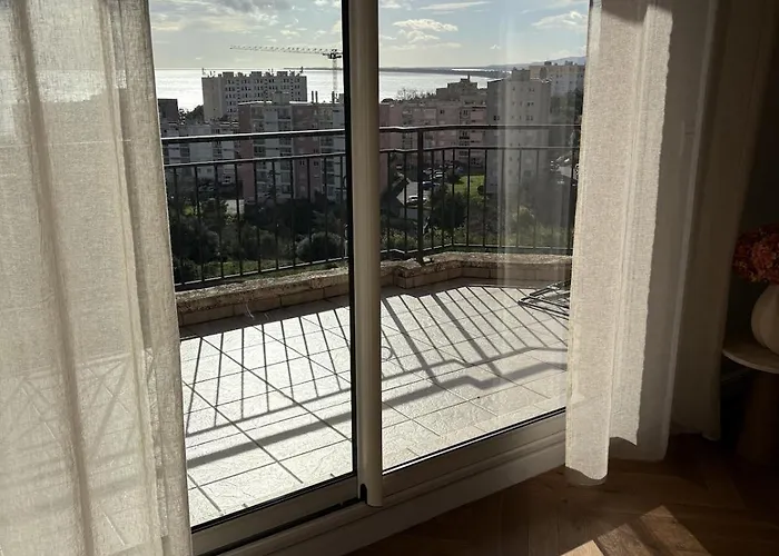 T2 Spacieux Renove, Vue Et Terrasse Apartamento *